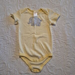 Gymboree boys 6-12 months elephant applique body suit white & yellow striped